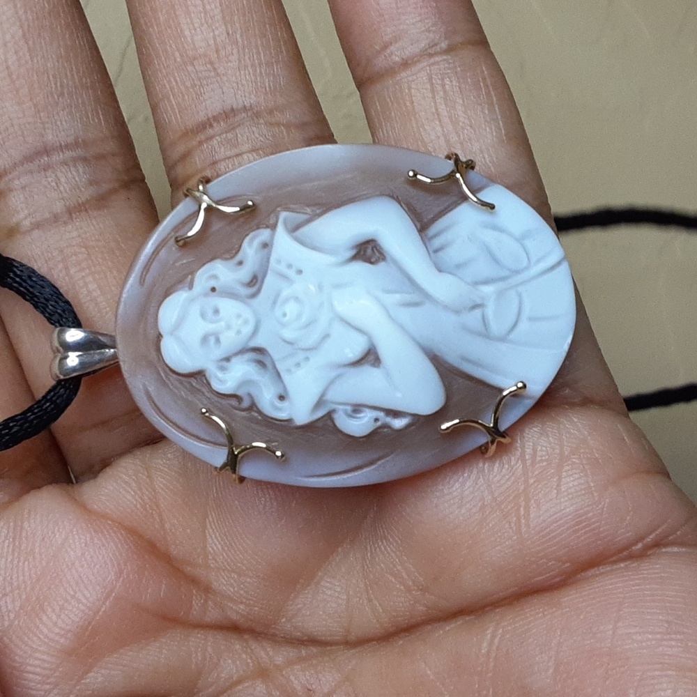 From Beauty and the Beast, Belle, Pin/Pendant. Hand Carved Cameo. ITALY. - Picture 10 of 13